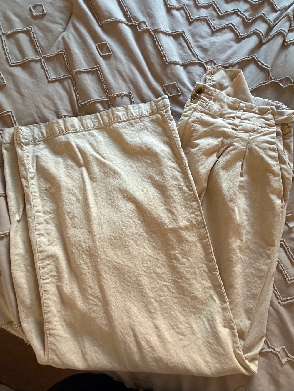 American Eagle Outfitters Woman’s Chinos in Light Tan